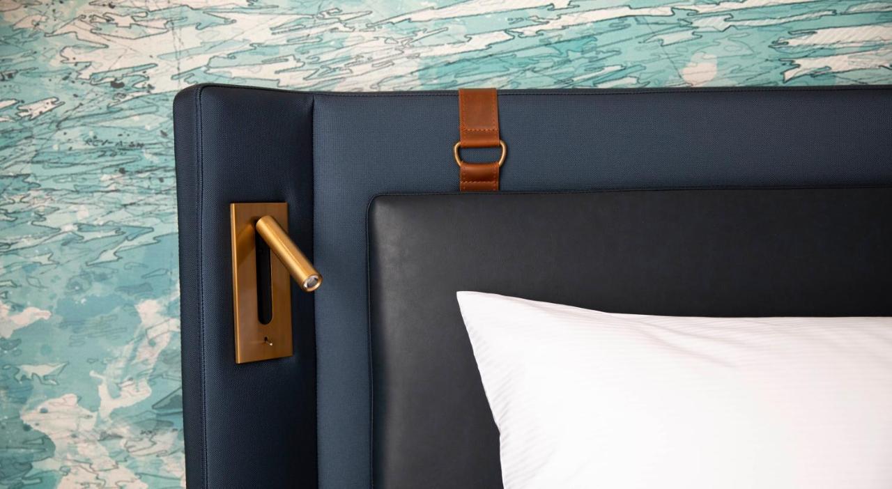 Hotel Indigo Dubai Downtown By Ihg Exteriör bild A bed light