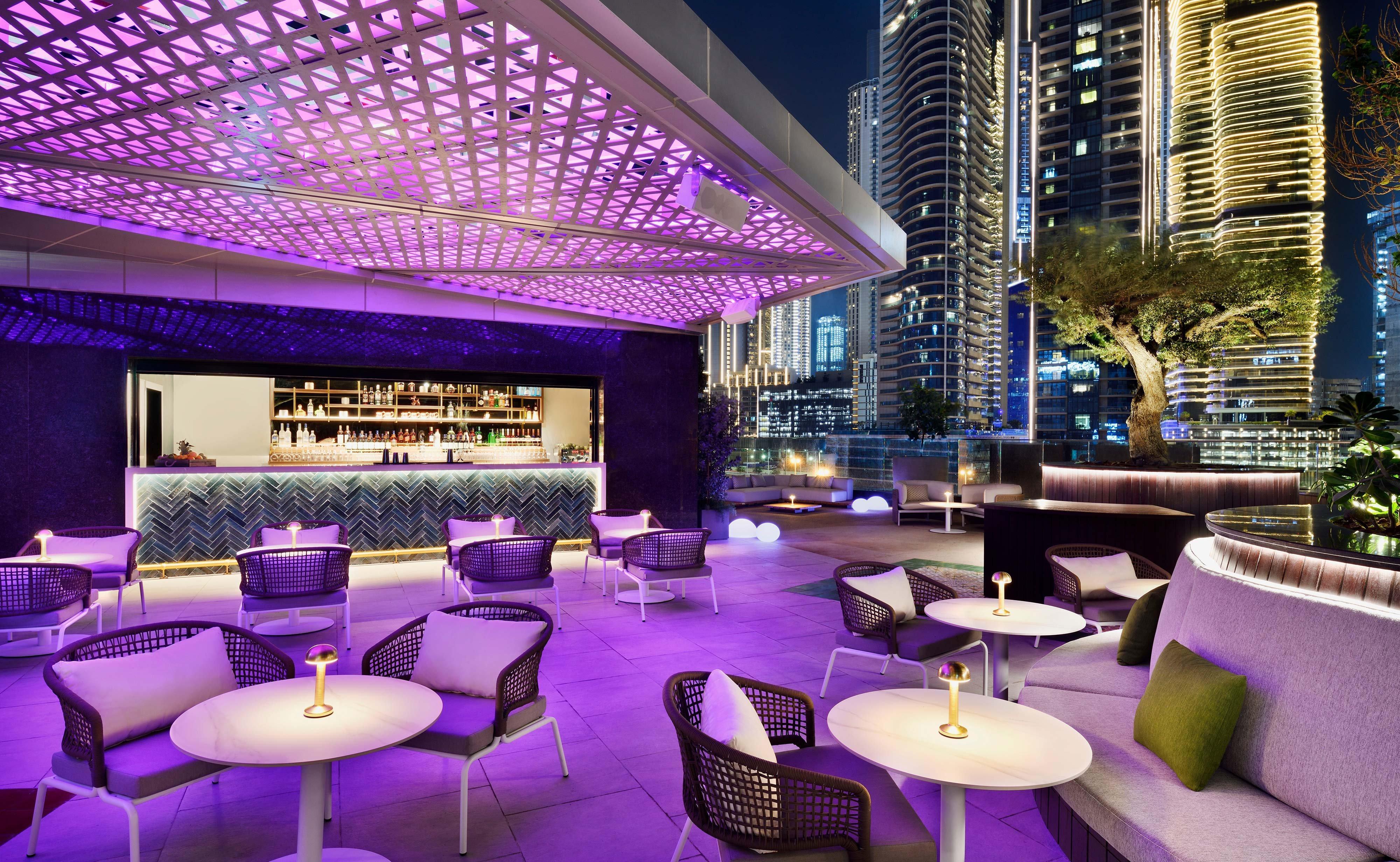 Hotel Indigo Dubai Downtown By Ihg Exteriör bild The bar at the top of the hotel